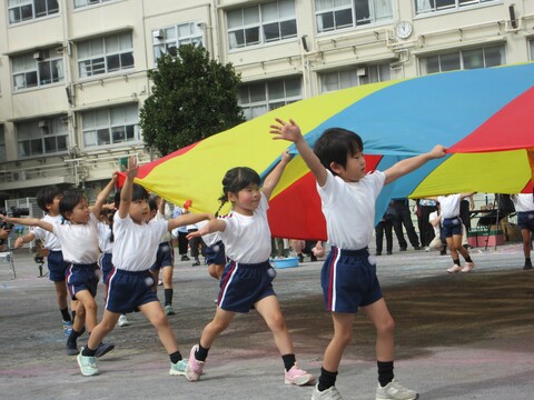 年中組　パラバルーン