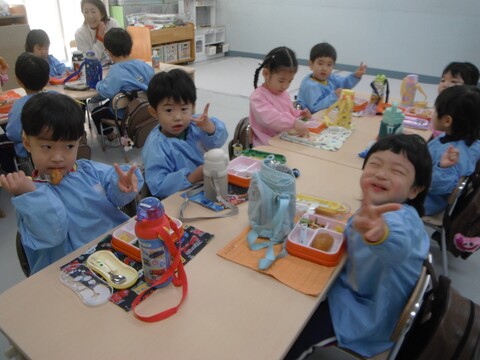 給食おいしいよ✌