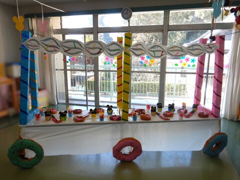 みんなで作ったお菓子が並んでるよ！